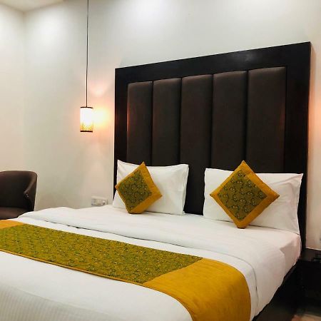 Hotel Royal Palace Hapur Exterior foto