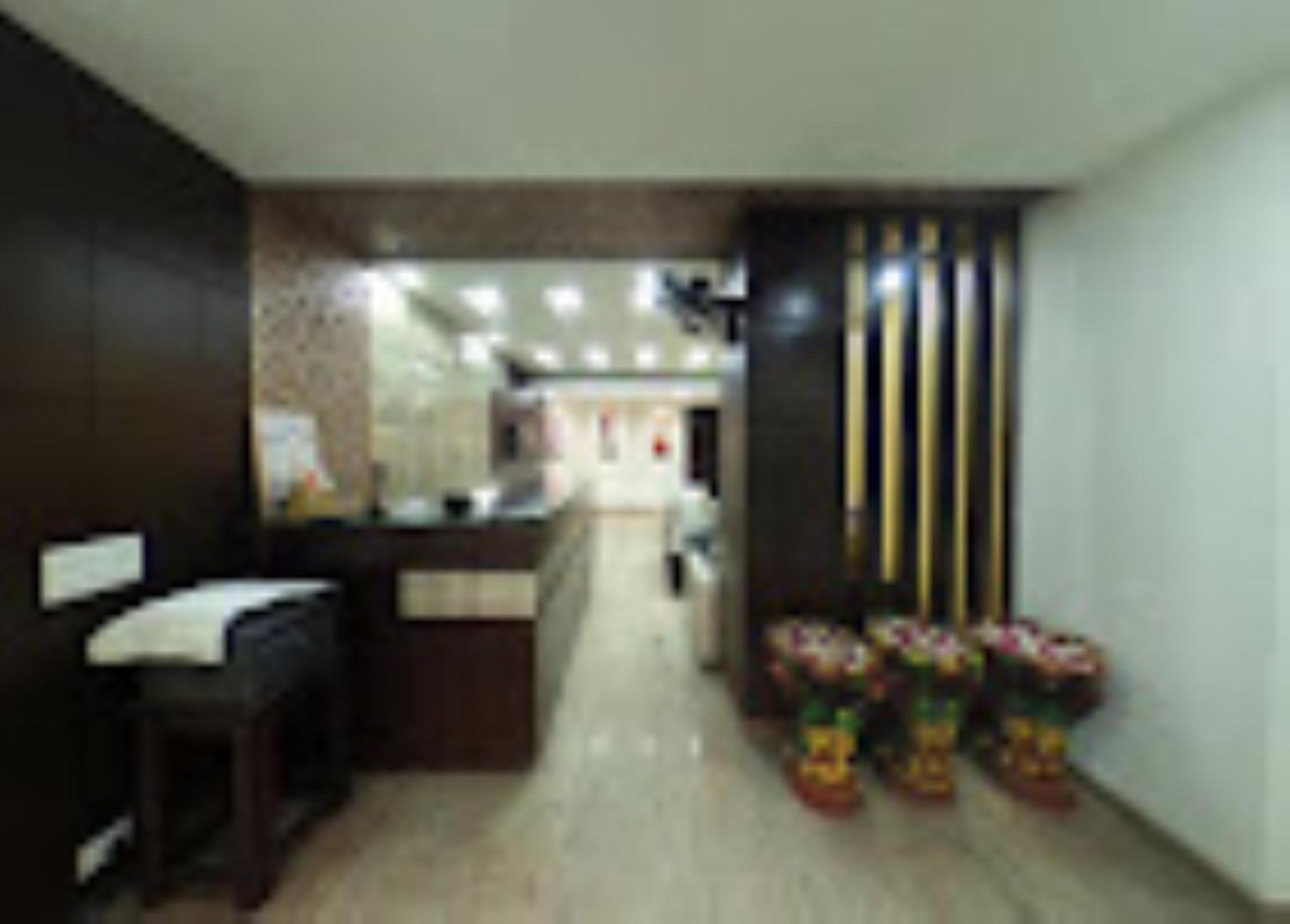 Hotel Royal Palace Hapur Exterior foto